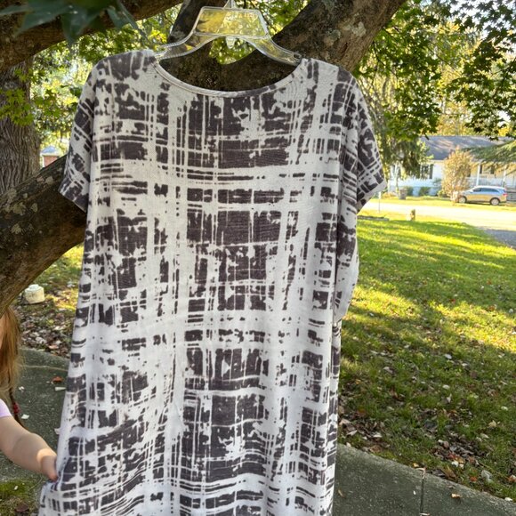 Latched Mama Nest Nursing Tunic in Abstract Slate (Maternity or Nursing Friendly - Picture 4 of 5